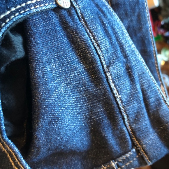 Revolution by Ricki’s Brooke shorts size 32 , front and back pockets, zipper - Picture 3 of 9